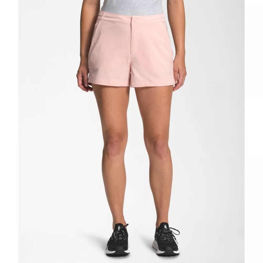 The North Face Les Femmes N'arrêtent Jamais De Porter Des Shorts Rose Sable